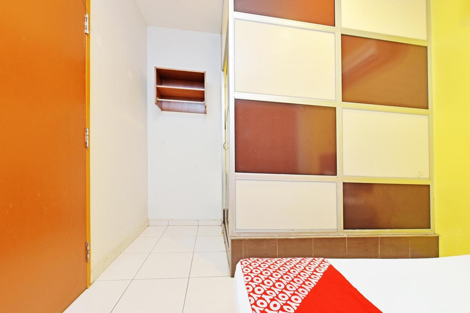Oyo 582 Hotel Walk Inn Kampong Pasir Puteh  Bagian luar foto