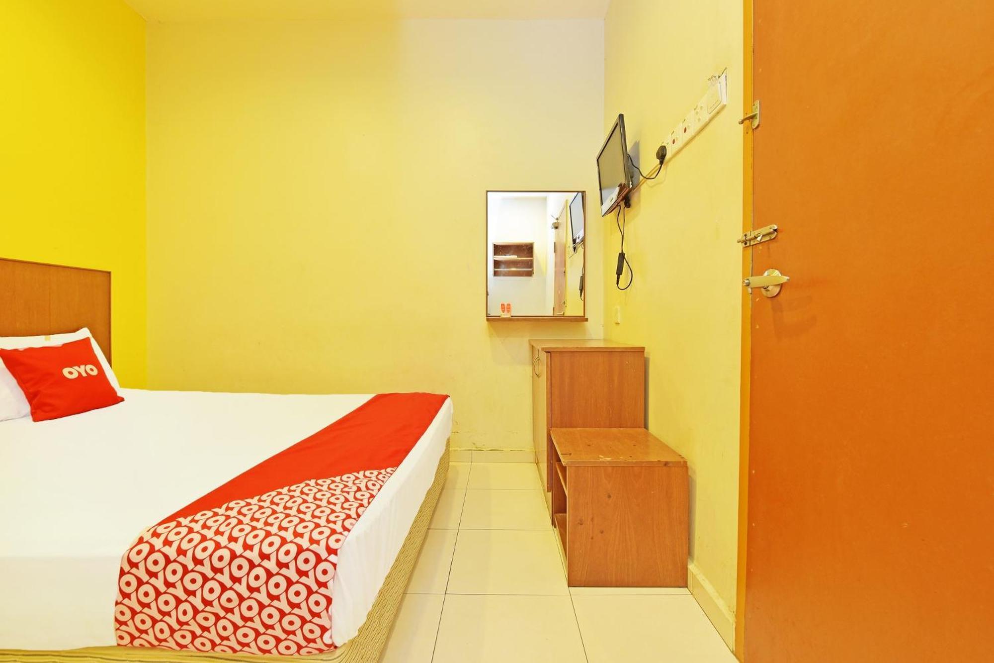Oyo 582 Hotel Walk Inn Kampong Pasir Puteh  Bagian luar foto