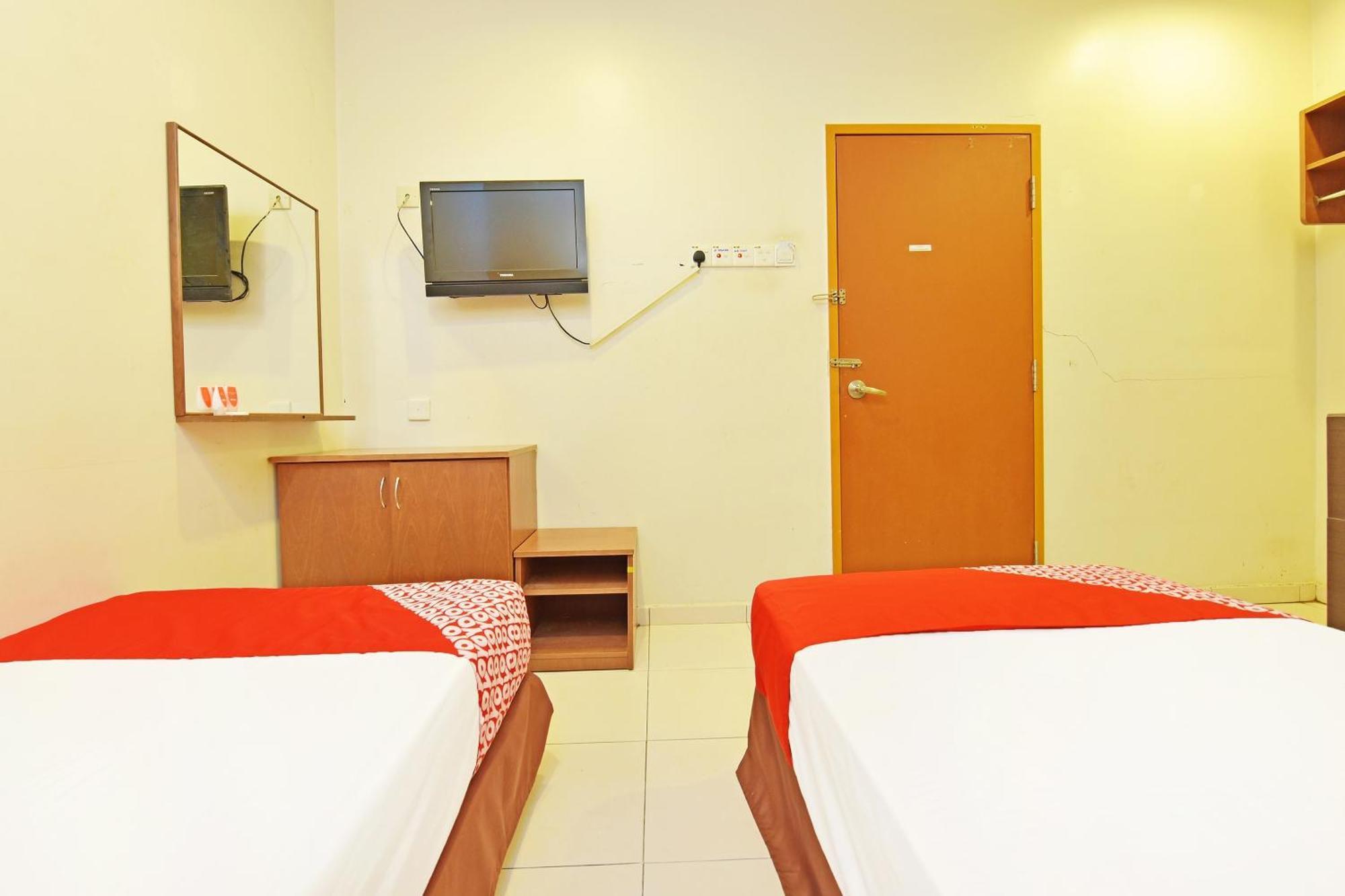 Oyo 582 Hotel Walk Inn Kampong Pasir Puteh  Bagian luar foto