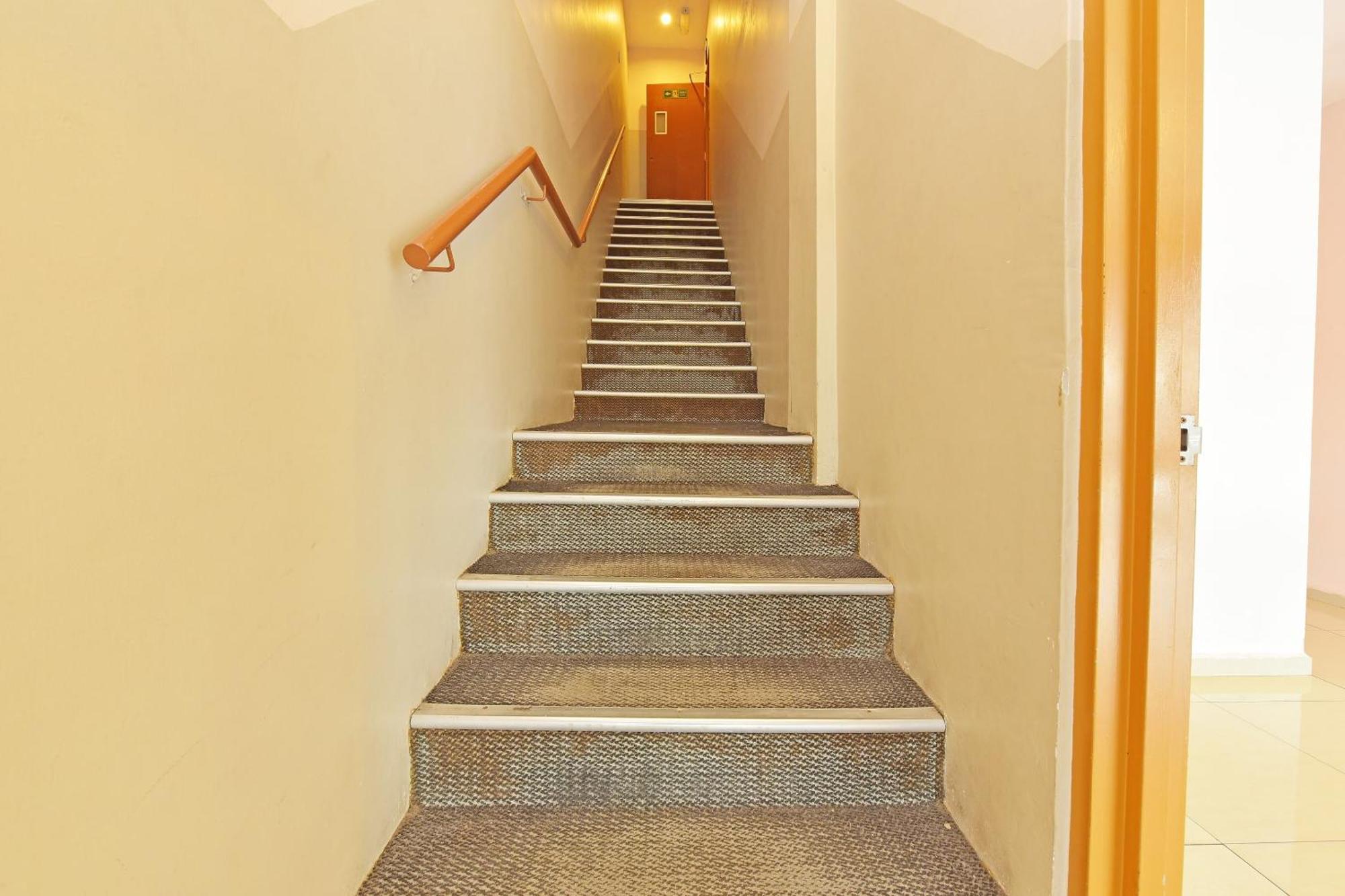 Oyo 582 Hotel Walk Inn Kampong Pasir Puteh  Bagian luar foto