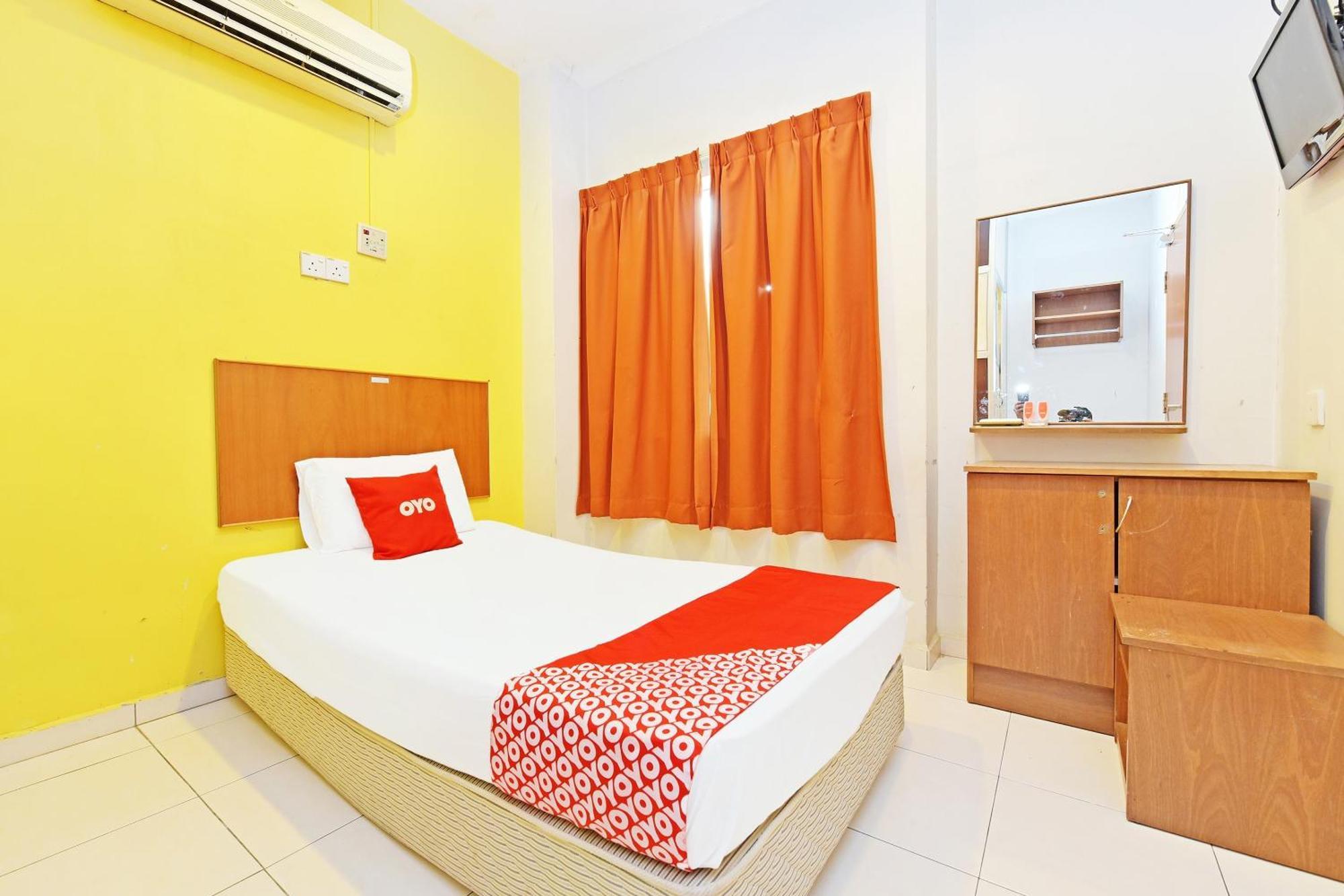 Oyo 582 Hotel Walk Inn Kampong Pasir Puteh  Bagian luar foto