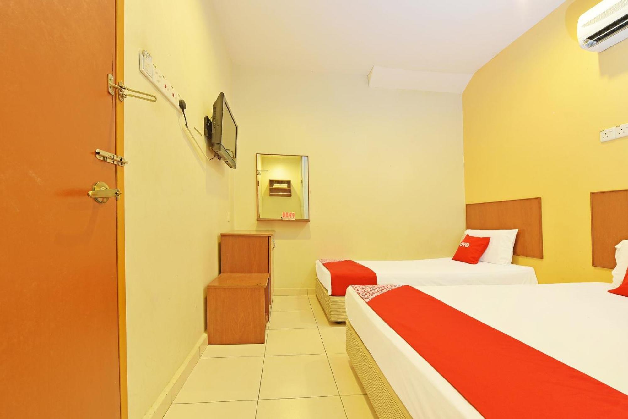 Oyo 582 Hotel Walk Inn Kampong Pasir Puteh  Bagian luar foto