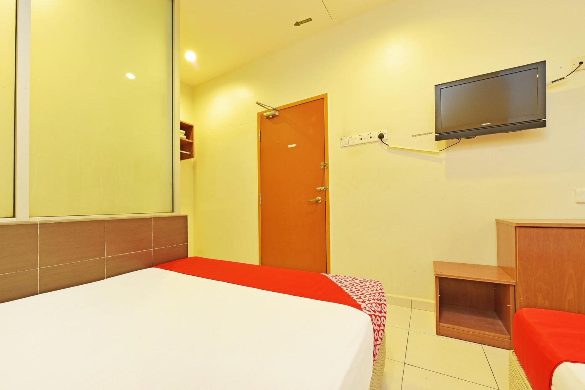 Oyo 582 Hotel Walk Inn Kampong Pasir Puteh  Bagian luar foto