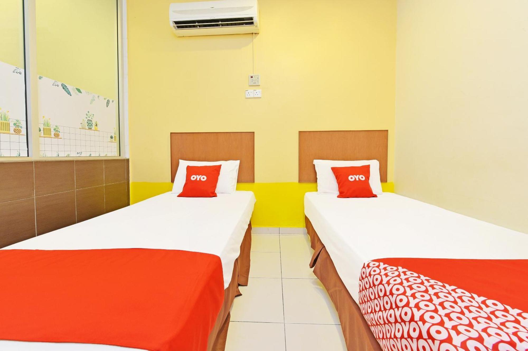 Oyo 582 Hotel Walk Inn Kampong Pasir Puteh  Bagian luar foto