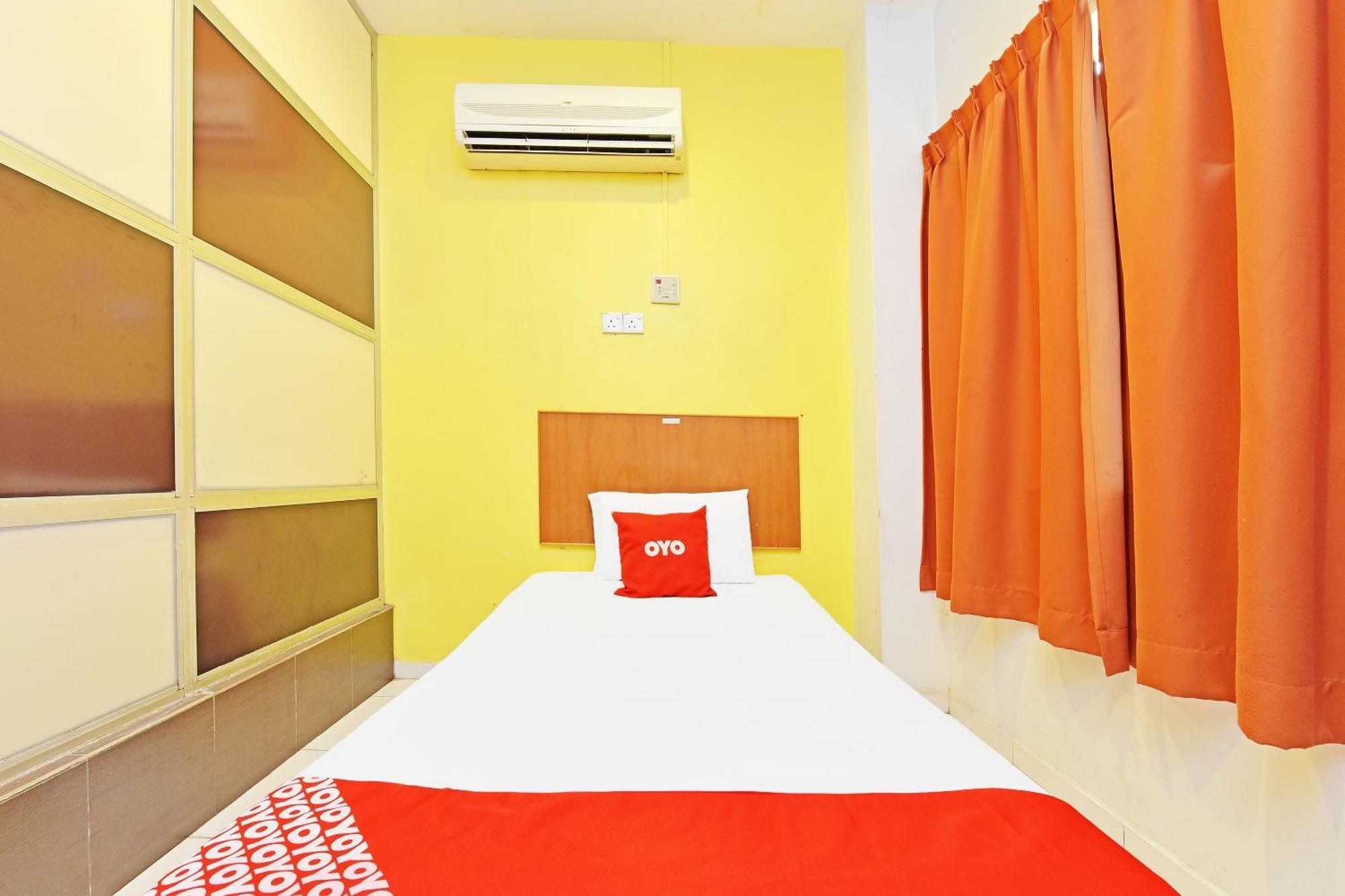 Oyo 582 Hotel Walk Inn Kampong Pasir Puteh  Bagian luar foto